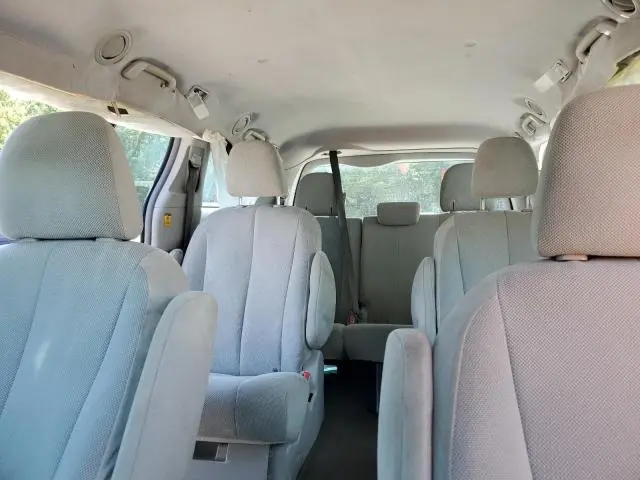 2011 TOYOTA SIENNA BASE  