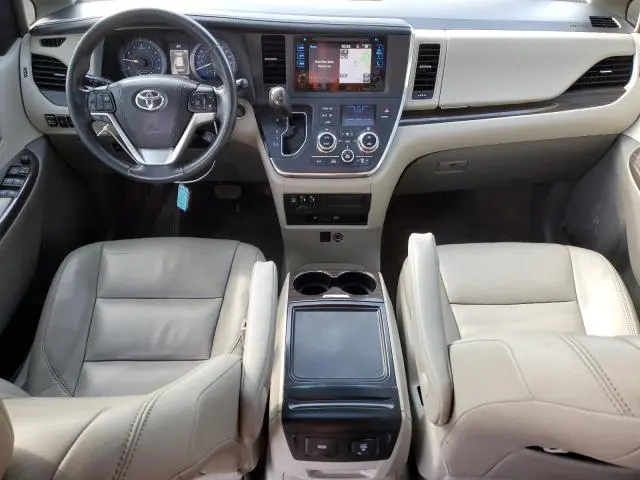 2017 TOYOTA SIENNA XLE  