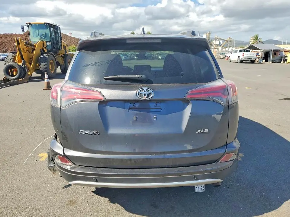 2018 TOYOTA RAV4 XLE  