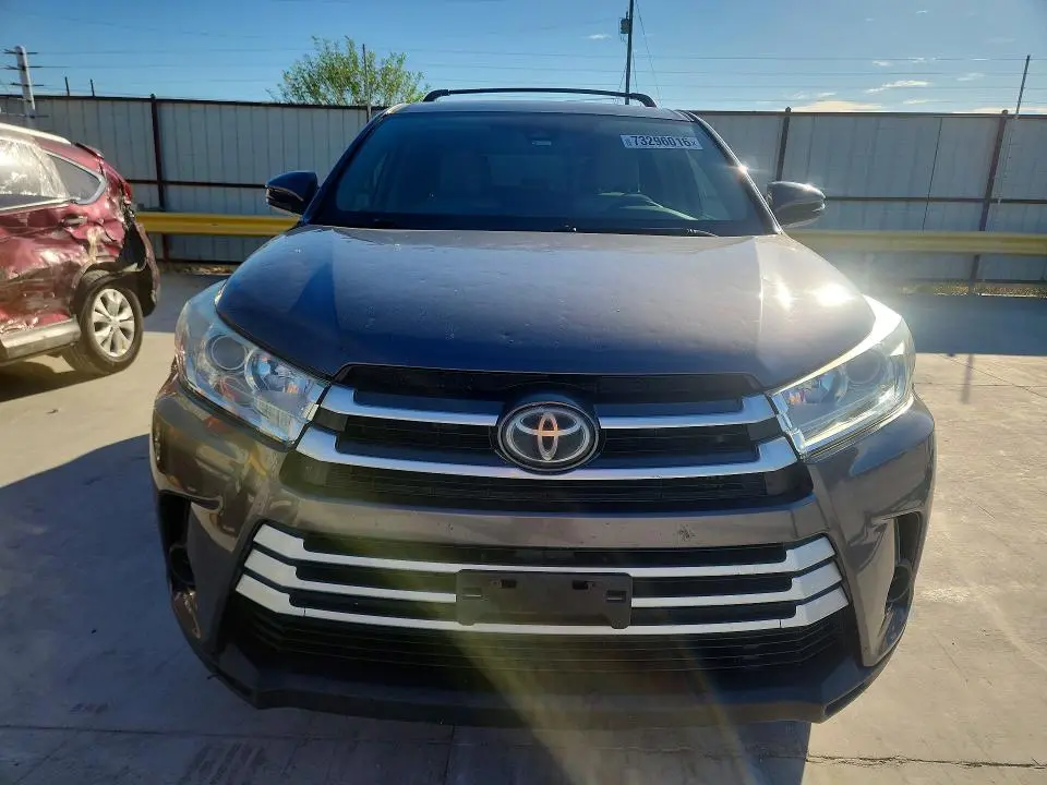 2019 TOYOTA HIGHLANDER LE  