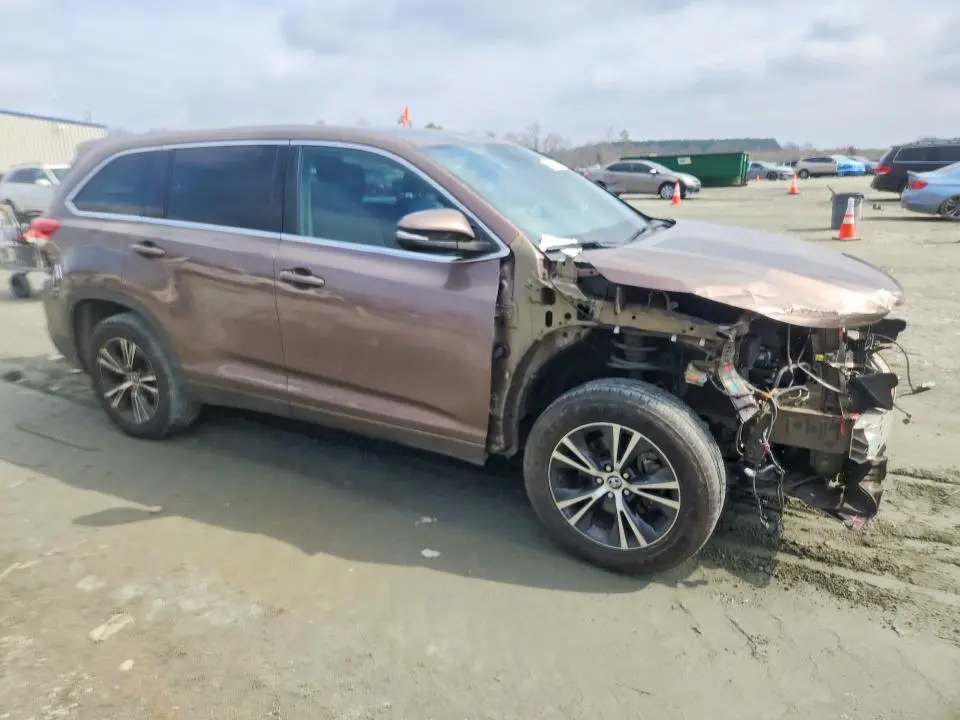 2018 TOYOTA HIGHLANDER LE  