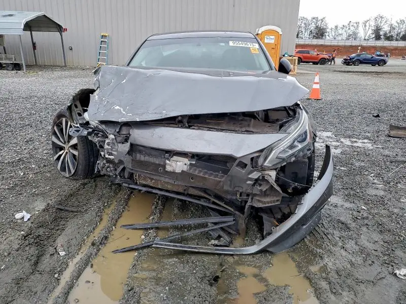 2019 NISSAN ALTIMA SR  