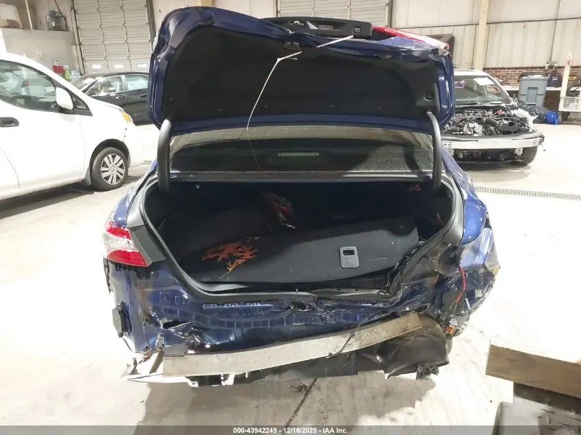 2018 TOYOTA CAMRY LE