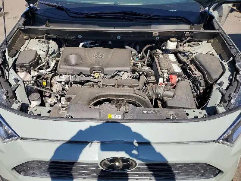 2021 TOYOTA RAV4 XLE  
