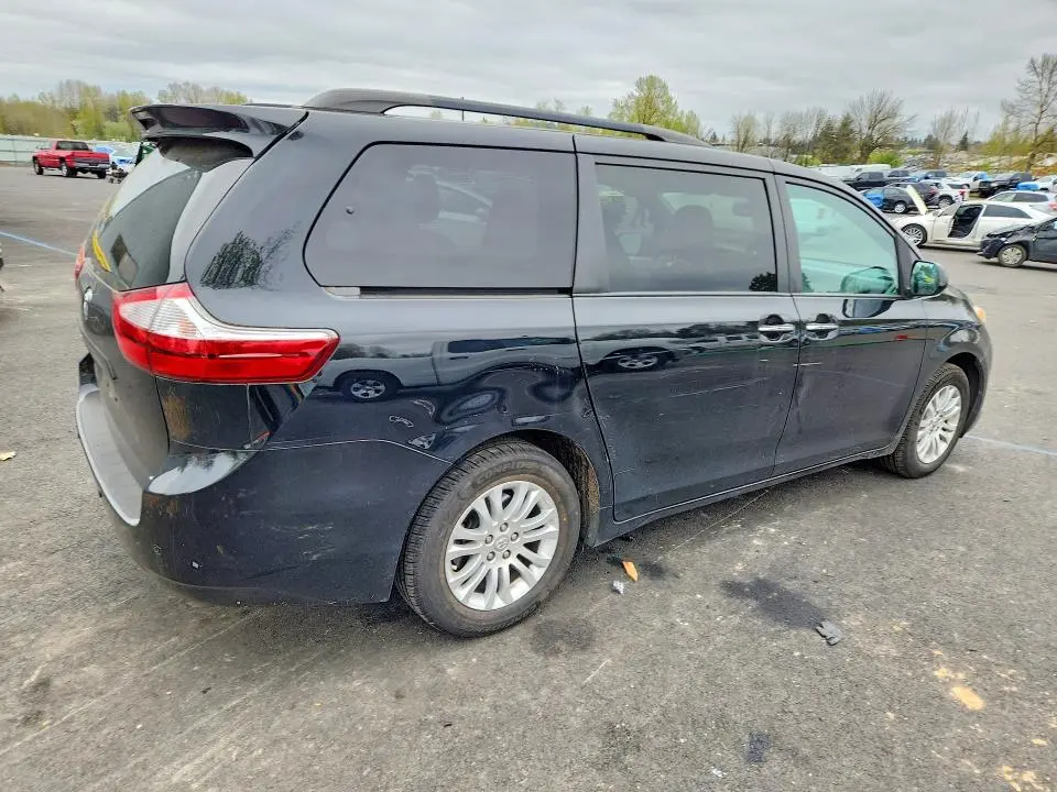 2017 TOYOTA SIENNA XLE 8-PASSENGER  