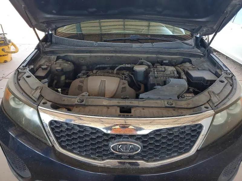 2013 KIA SORENTO LX  