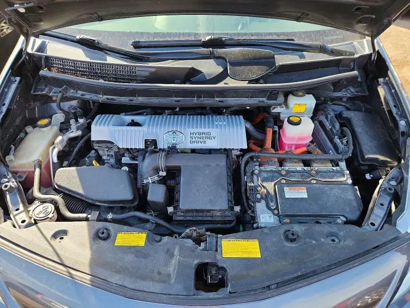2013 TOYOTA PRIUS V THREE  