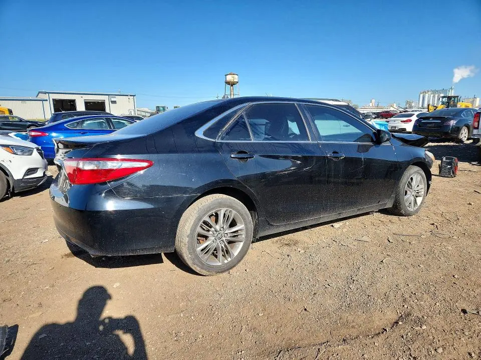 2016 TOYOTA CAMRY SE  