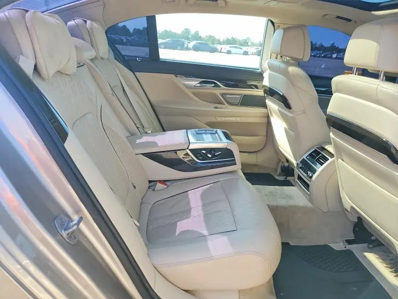 2016 BMW 750 XI  