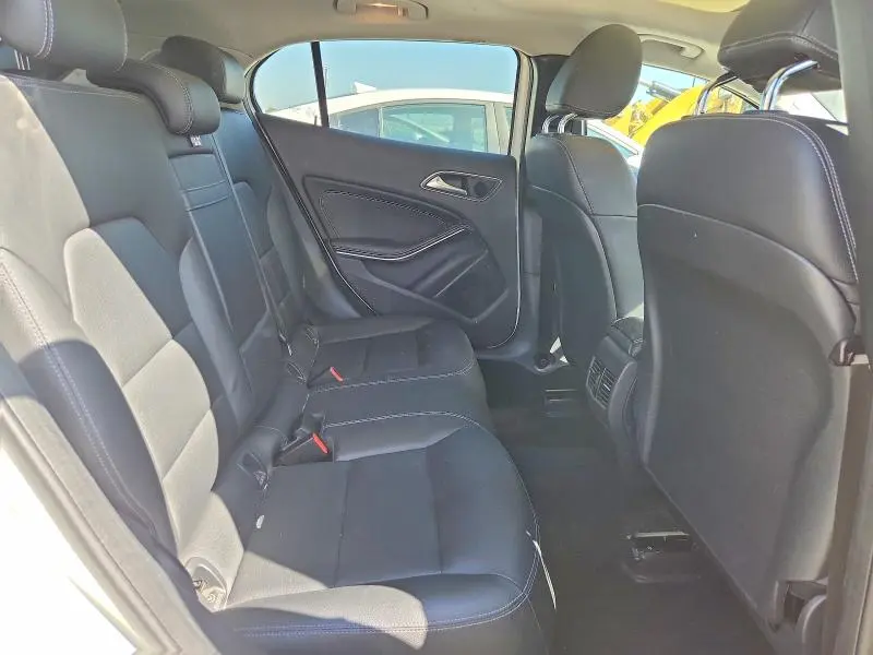2015 MERCEDES-BENZ GLA 250  