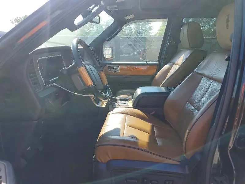 2011 LINCOLN NAVIGATOR   