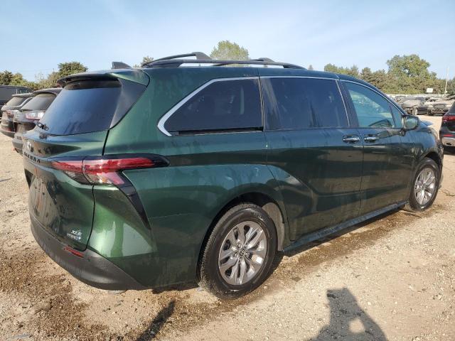 2022 TOYOTA SIENNA XLE