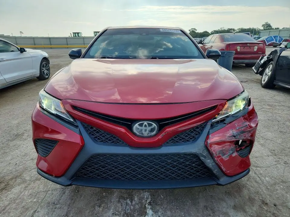 2019 TOYOTA CAMRY SE  