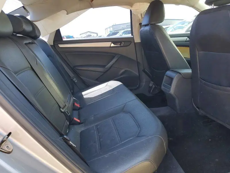 2014 VOLKSWAGEN PASSAT S  