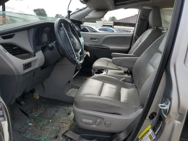 2016 TOYOTA SIENNA XLE  