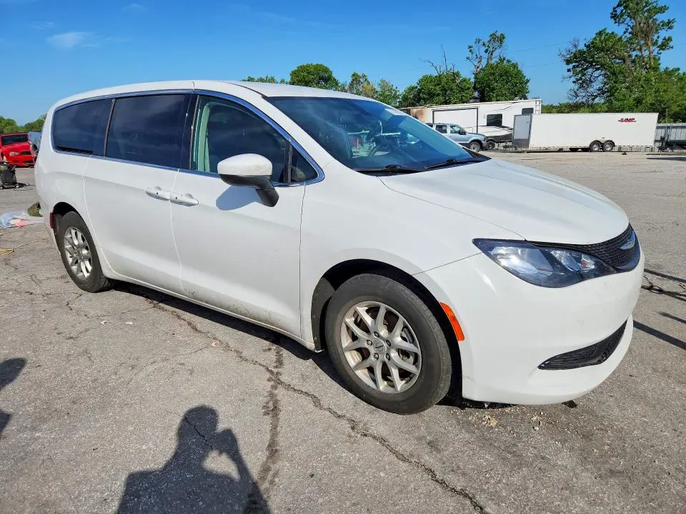 2022 CHRYSLER VOYAGER LX  