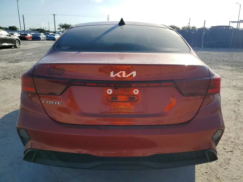 2023 KIA FORTE LXS  