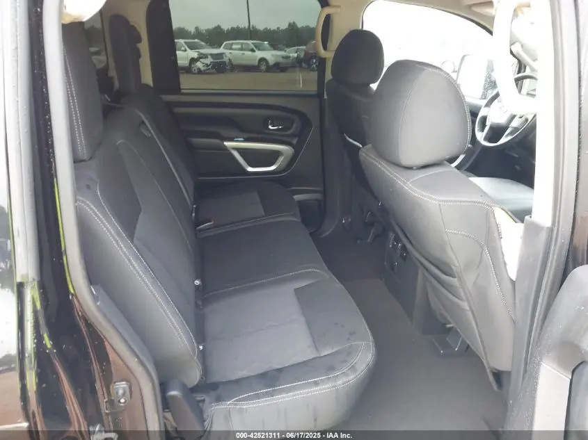 2017 NISSAN TITAN SV