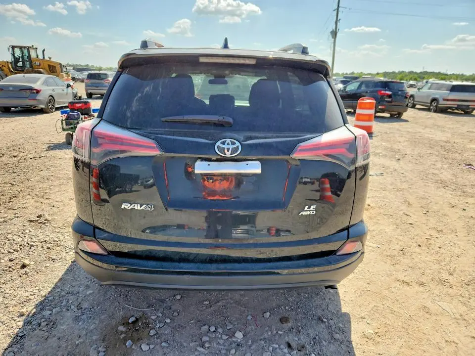 2018 TOYOTA RAV4 LE  