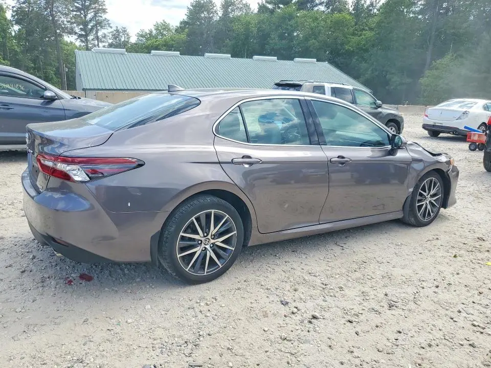 2024 TOYOTA CAMRY XLE  