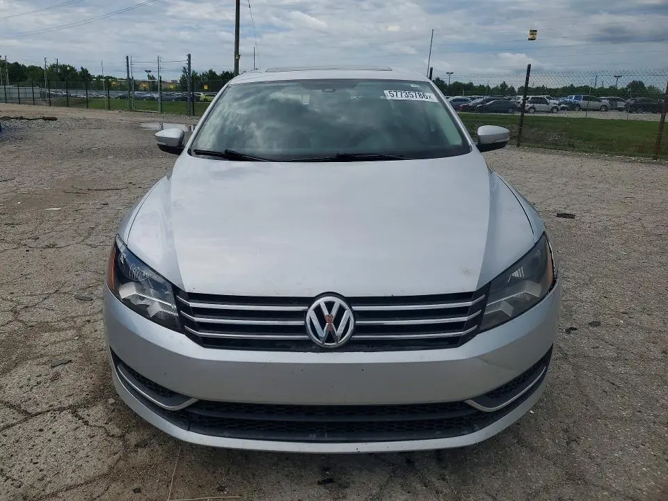 2013 VOLKSWAGEN PASSAT SE  