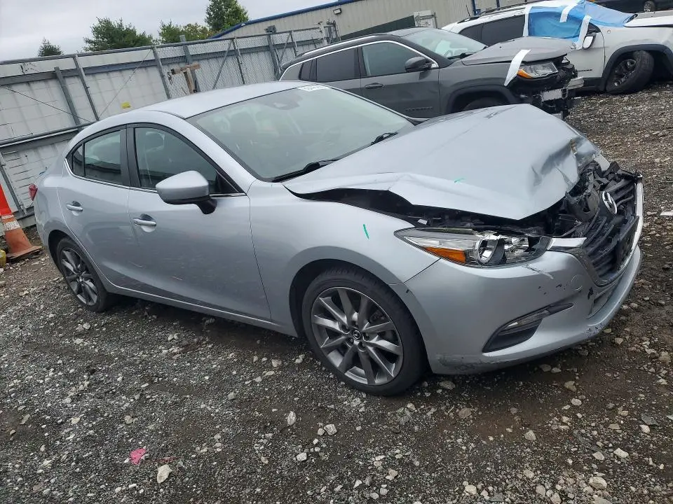 2018 MAZDA 3 TOURING  