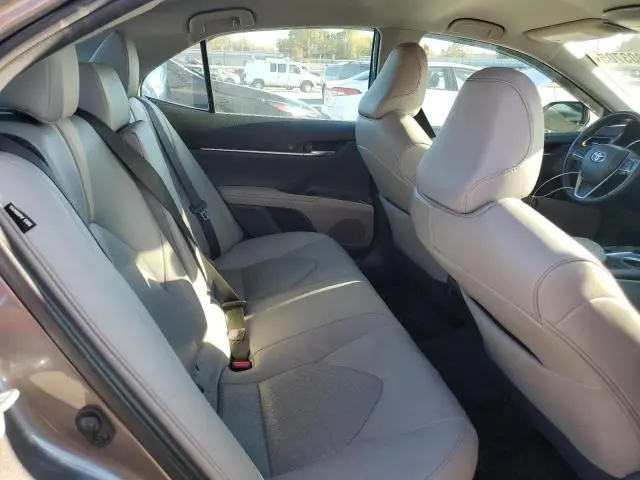 2021 TOYOTA CAMRY XLE  