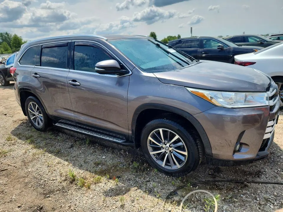 2019 TOYOTA HIGHLANDER XLE  