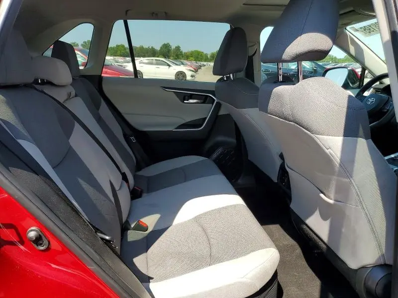2021 TOYOTA RAV4 XLE  