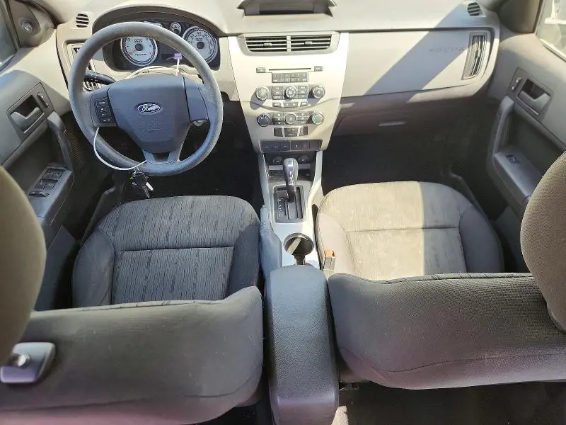 2010 FORD FOCUS SE  