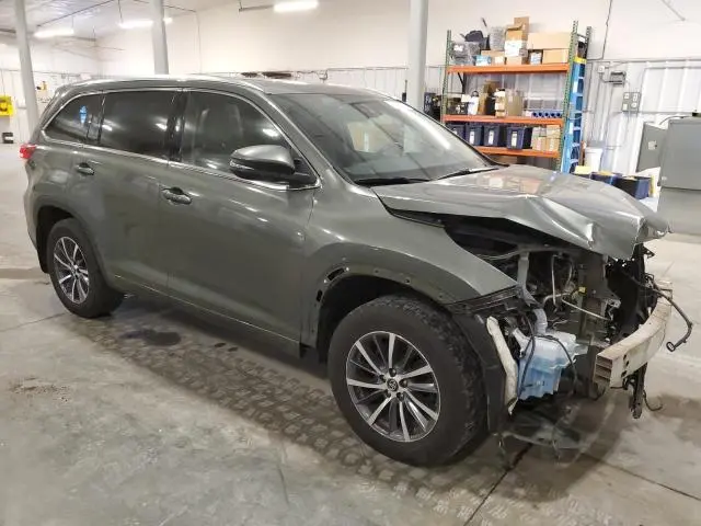 2017 TOYOTA HIGHLANDER SE  