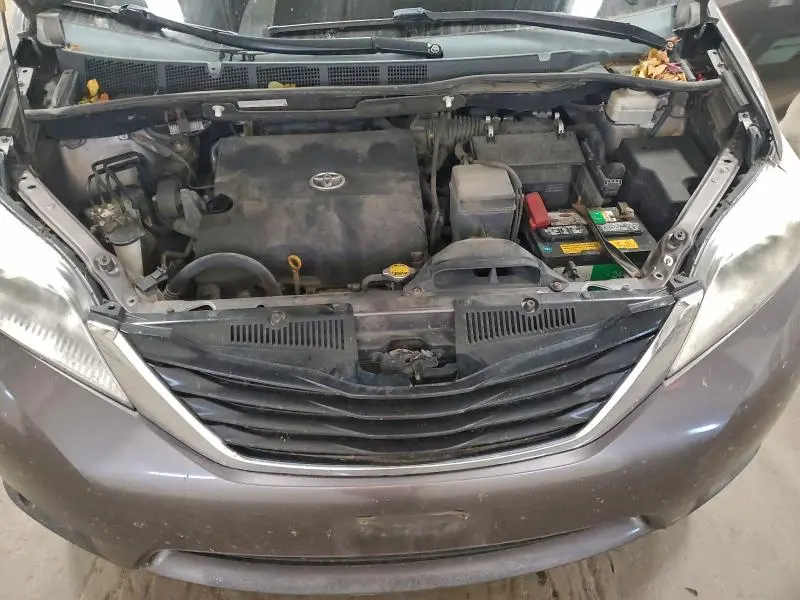 2011 TOYOTA SIENNA LE  