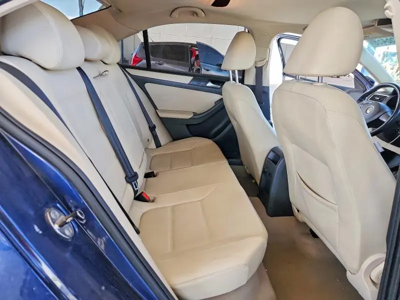 2012 VOLKSWAGEN JETTA SE  