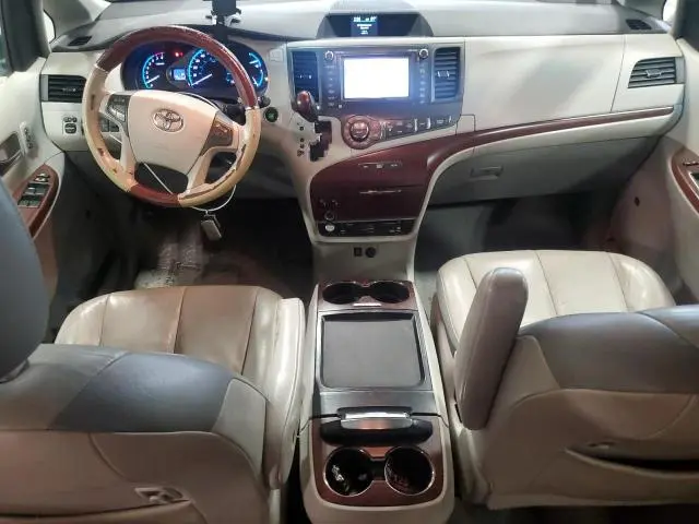 2011 TOYOTA SIENNA XLE  