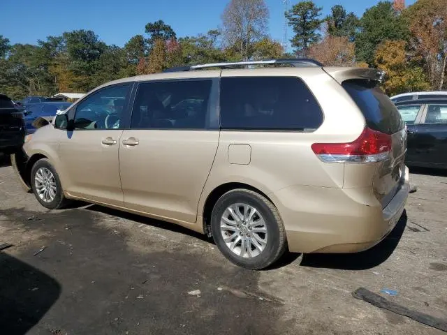 2011 TOYOTA SIENNA XLE  