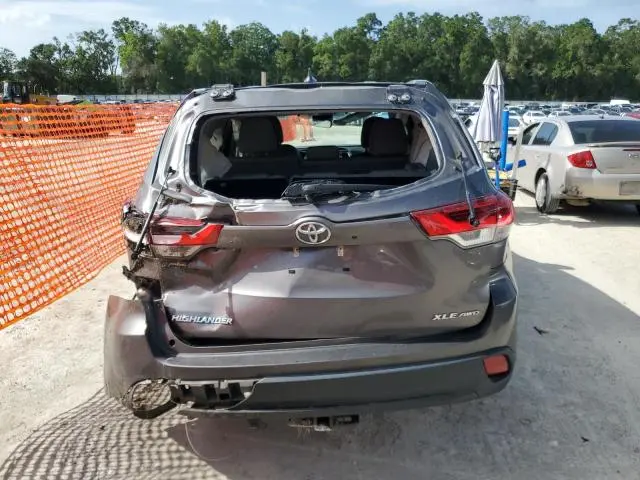 2018 TOYOTA HIGHLANDER SE  