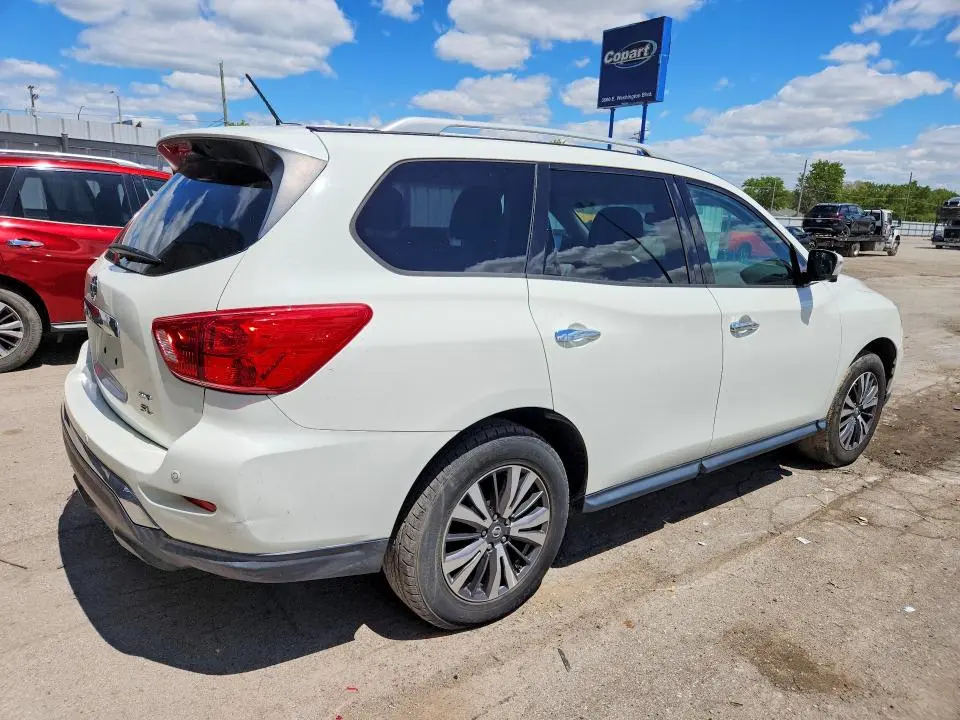 2017 NISSAN PATHFINDER SL  