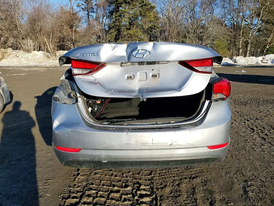 2016 HYUNDAI ELANTRA SE  