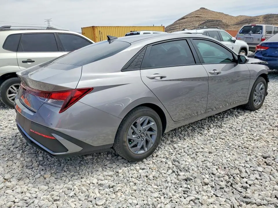 2024 HYUNDAI ELANTRA   