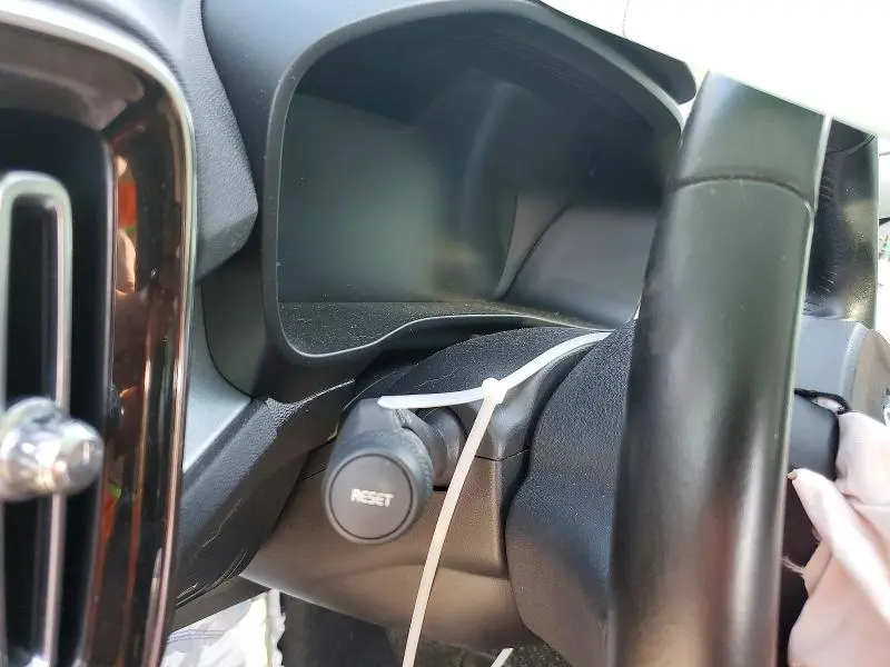 2019 VOLVO XC40 T5 MOMENTUM  