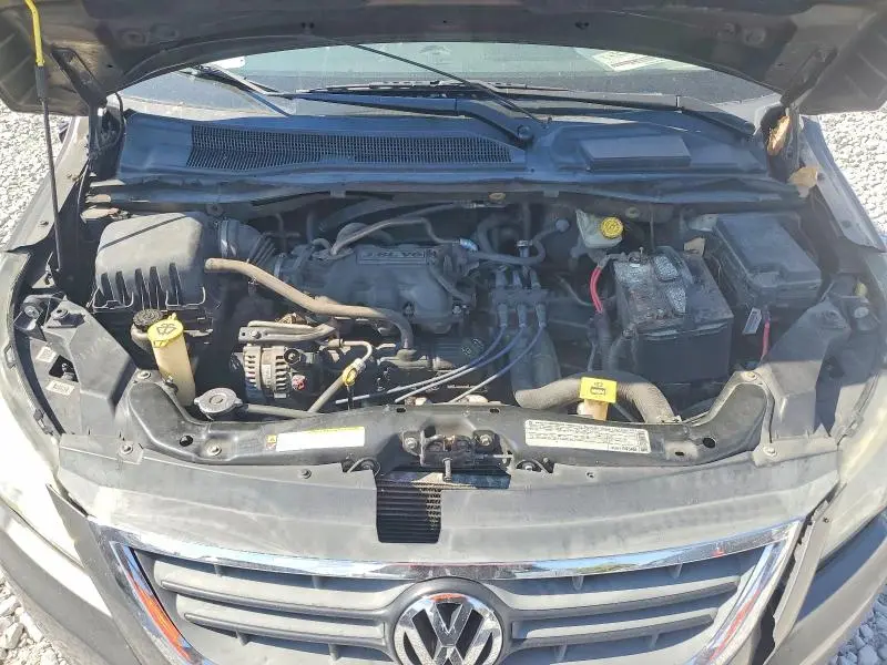 2010 VOLKSWAGEN ROUTAN S  