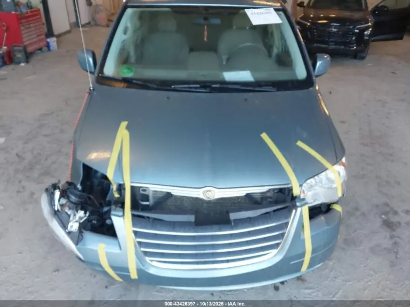 2010 CHRYSLER TOWN & COUNTRY TOURING