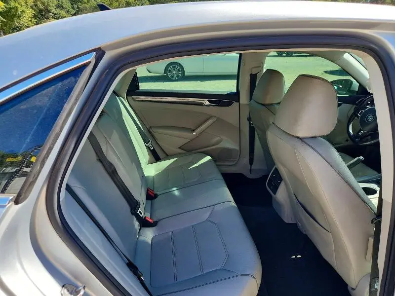 2018 VOLKSWAGEN PASSAT SE  