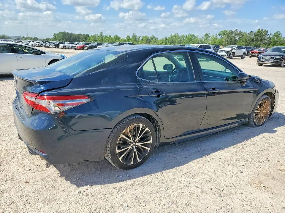 2018 TOYOTA CAMRY SE  