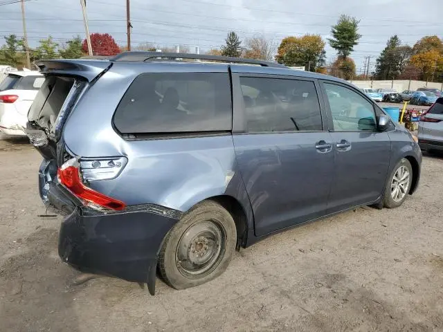2014 TOYOTA SIENNA XLE  