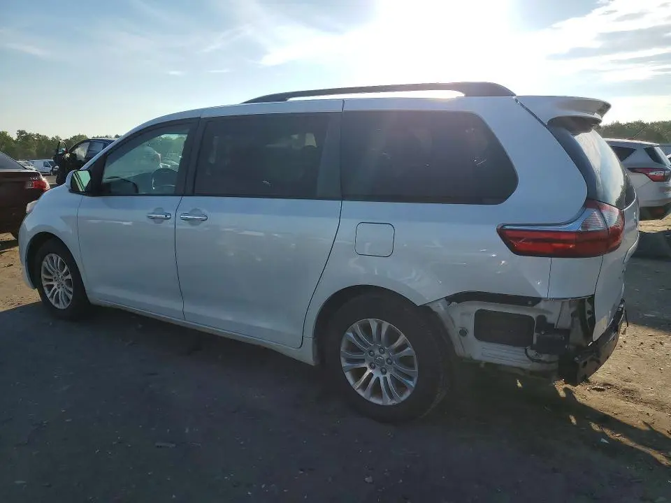 2016 TOYOTA SIENNA XLE PREMIUM 8-PASSENGER  