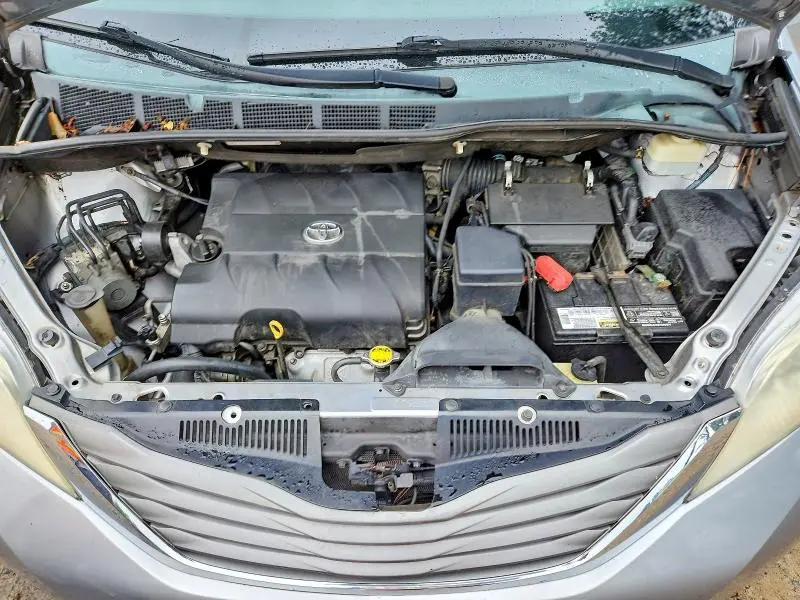 2013 TOYOTA SIENNA XLE 8-PASSENGER  