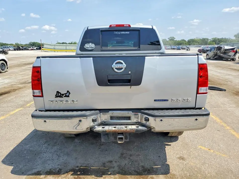 2010 NISSAN TITAN SE  