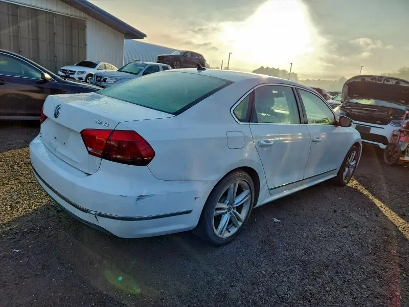 2015 VOLKSWAGEN PASSAT SE  