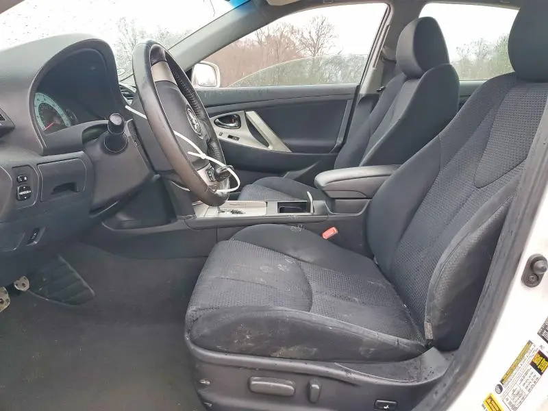 2011 TOYOTA CAMRY SE  